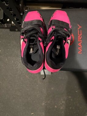 NWOB NIKE ROMALEOS 2 Olympic lifting shoes- men’s 7.5/womens 9 HOT PINK
